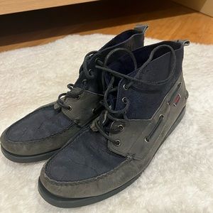 Sebago Old leather look men’s boots.